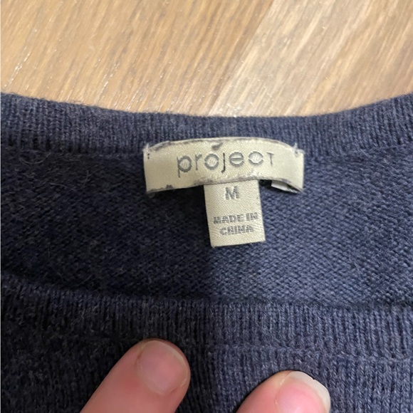 Dark blue sweater with gray stars on the side of sleeves - Picture 4 of 5